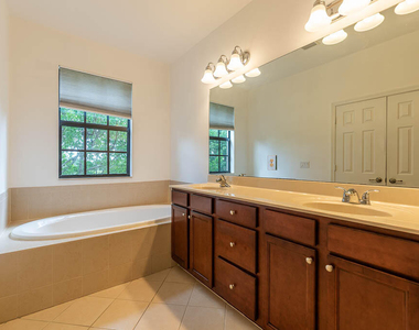 10283 Wellington Parc Drive - Photo Thumbnail 20