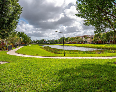 10283 Wellington Parc Drive - Photo Thumbnail 32