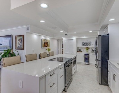 5440 N Ocean Drive - Photo Thumbnail 2