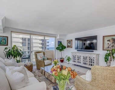 5440 N Ocean Drive - Photo Thumbnail 9