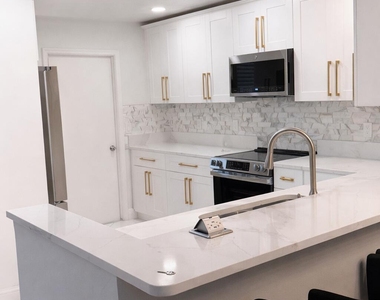9940 Liberty Road - Photo Thumbnail 5