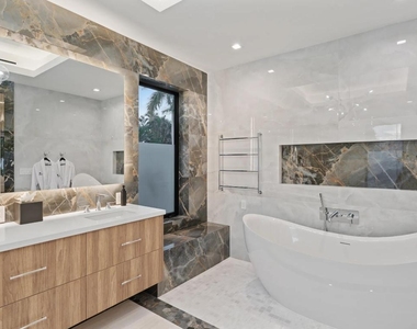 214 28th Street - Photo Thumbnail 24