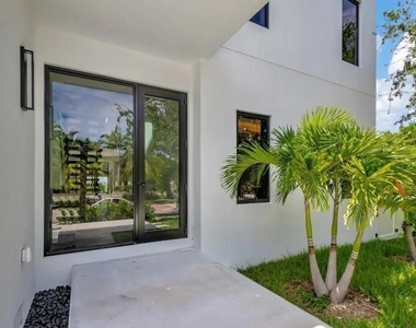 214 28th Street - Photo Thumbnail 3