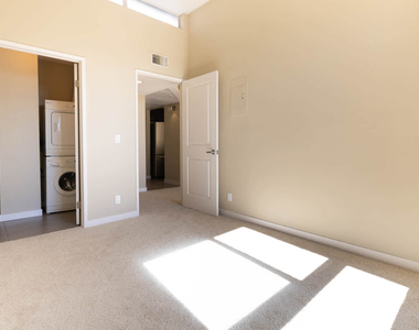1710 N Fuller Ave - Photo Thumbnail 27