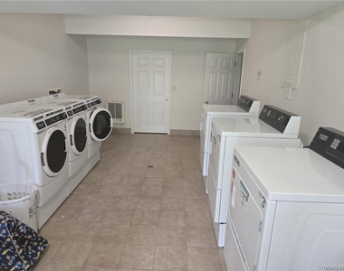 105 N Montgomery Street - Photo Thumbnail 4