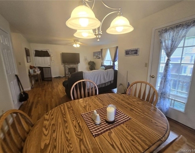 105 N Montgomery Street - Photo Thumbnail 11