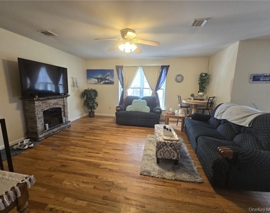 105 N Montgomery Street - Photo Thumbnail 9