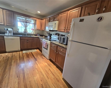 105 N Montgomery Street - Photo Thumbnail 8