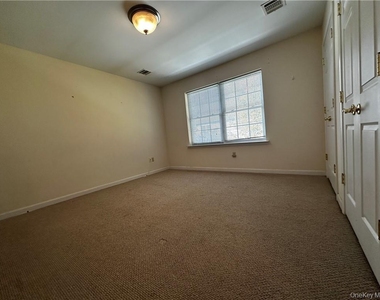 105 N Montgomery Street - Photo Thumbnail 2
