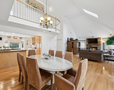 126 Malloy Drive - Photo Thumbnail 5