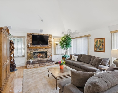 126 Malloy Drive - Photo Thumbnail 9