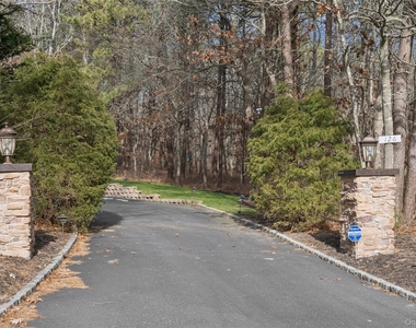 126 Malloy Drive - Photo Thumbnail 43