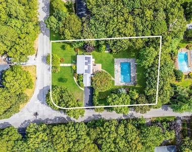 19 Pine Tree Lane - Photo Thumbnail 7