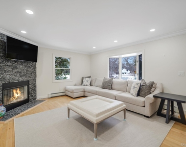 19 Pine Tree Lane - Photo Thumbnail 9
