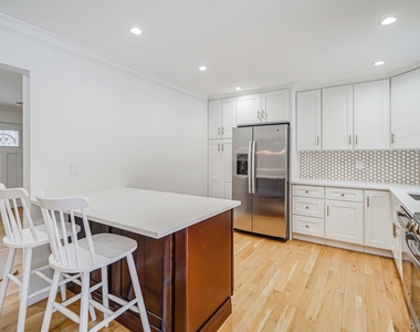 19 Pine Tree Lane - Photo Thumbnail 11