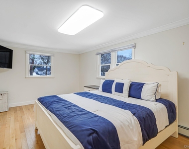 19 Pine Tree Lane - Photo Thumbnail 17