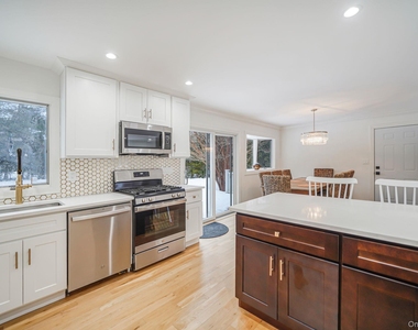 19 Pine Tree Lane - Photo Thumbnail 13