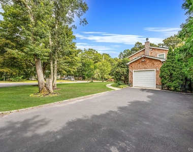 19 Pine Tree Lane - Photo Thumbnail 6
