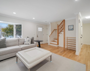 19 Pine Tree Lane - Photo Thumbnail 10