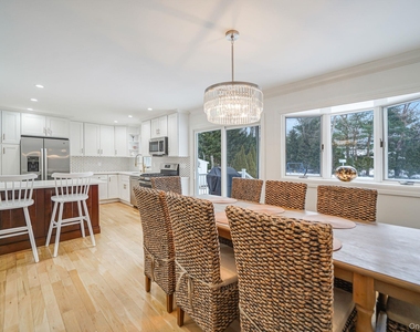 19 Pine Tree Lane - Photo Thumbnail 14