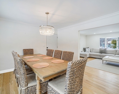 19 Pine Tree Lane - Photo Thumbnail 16
