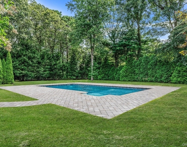 19 Pine Tree Lane - Photo Thumbnail 4