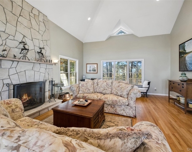 8 Duckwood Lane - Photo Thumbnail 10