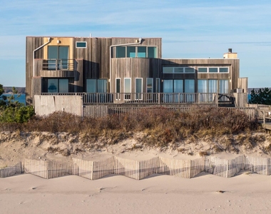 40 Dune Road - Photo Thumbnail 1