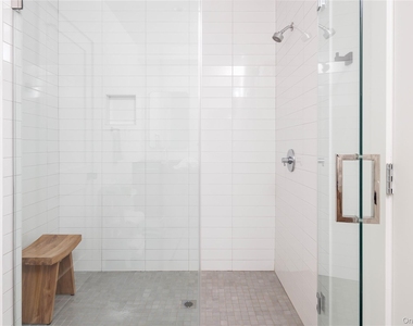 123 Sterling Avenue - Photo Thumbnail 8