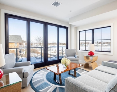 123 Sterling Avenue - Photo Thumbnail 2