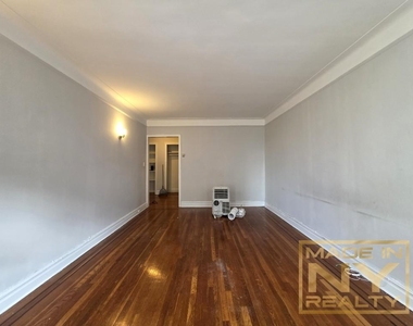 44-01 34th Avenue - Photo Thumbnail 3