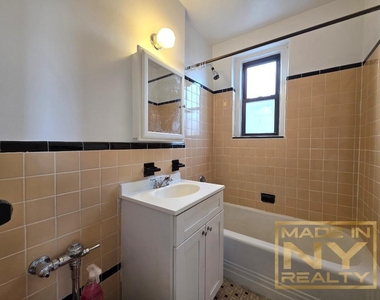 44-01 34th Avenue - Photo Thumbnail 4