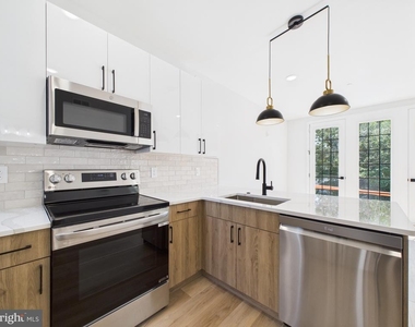 1326 S Grove Street - Photo Thumbnail 5