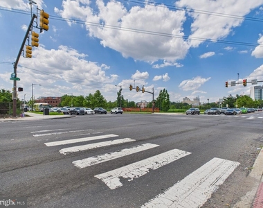 1326 S Grove Street - Photo Thumbnail 12