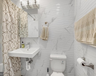 624 N 35th Street - Photo Thumbnail 3