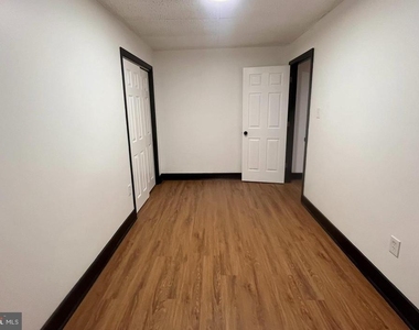 1912 S 17th Street - Photo Thumbnail 16