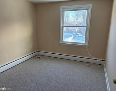1192 Parkway Avenue - Photo Thumbnail 10