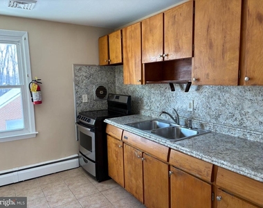 1192 Parkway Avenue - Photo Thumbnail 4