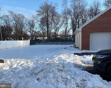 1192 Parkway Avenue - Photo Thumbnail 13