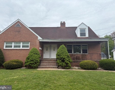 1192 Parkway Avenue - Photo Thumbnail 17