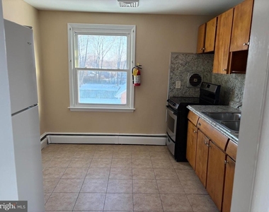 1192 Parkway Avenue - Photo Thumbnail 5