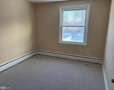 1192 Parkway Avenue - Photo Thumbnail 9