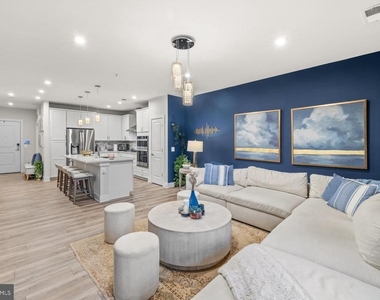 102 Saint Ives Place - Photo Thumbnail 3
