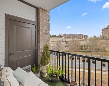 102 Saint Ives Place - Photo Thumbnail 20