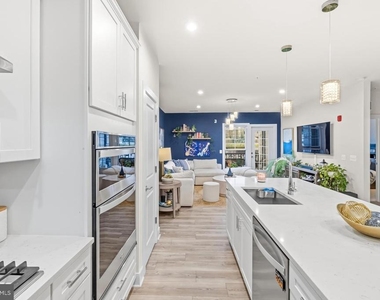 102 Saint Ives Place - Photo Thumbnail 7