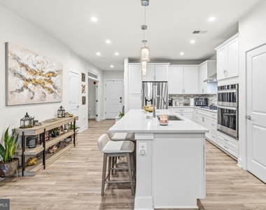 102 Saint Ives Place - Photo Thumbnail 8