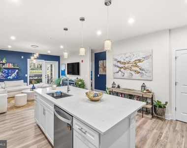 102 Saint Ives Place - Photo Thumbnail 6
