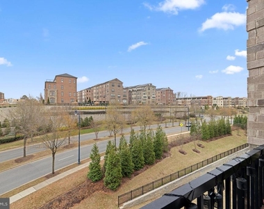 102 Saint Ives Place - Photo Thumbnail 21
