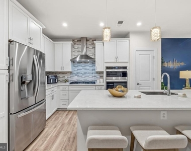 102 Saint Ives Place - Photo Thumbnail 5