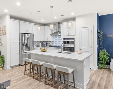 102 Saint Ives Place - Photo Thumbnail 9